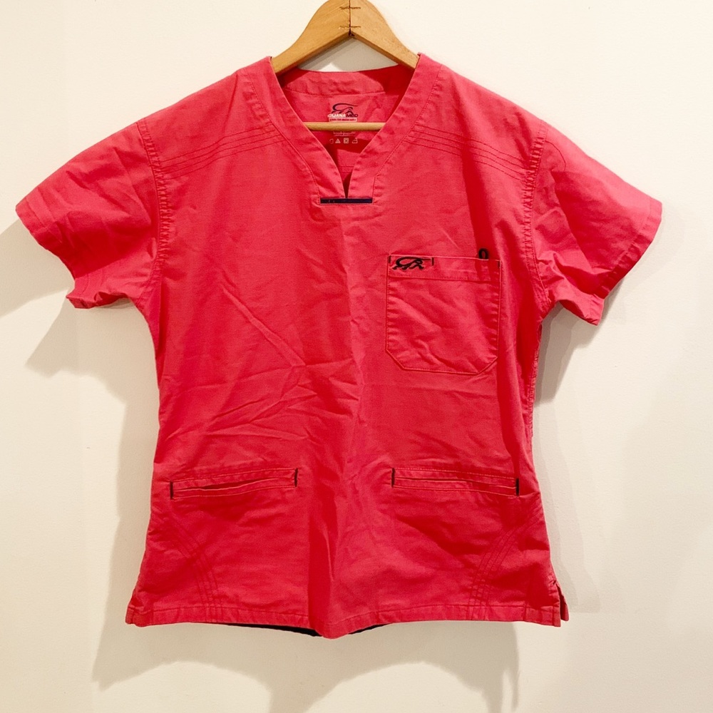Iguana Med coral pink scrub top XS